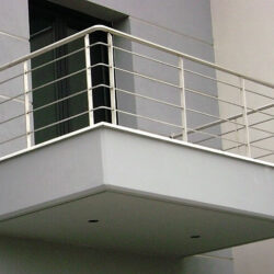balustrada balkonowa ze stali nierdzewnej